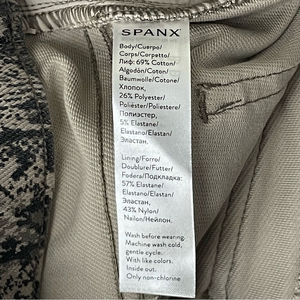 SPANX Snake Print Leggings in Gray and Black - Picture 8 of 11
